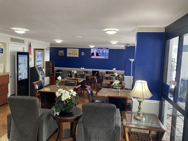 Imagen de los interiores del Hotel Days Inn By Wyndham Orlando Downtown. Foto 16