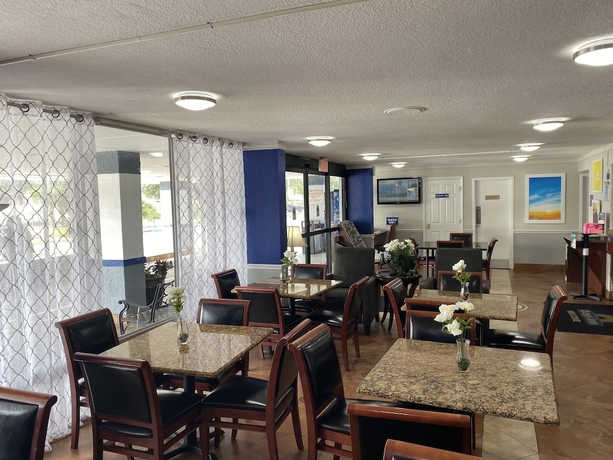 Imagen de los interiores del Hotel Days Inn By Wyndham Orlando Downtown. Foto 17