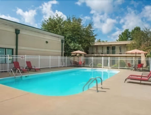 Imagen de la piscina del Hotel Days Inn By Wyndham Paducah. Foto 17