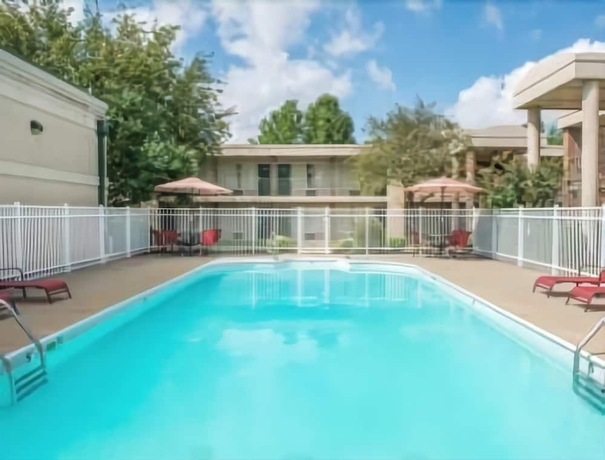 Imagen de la piscina del Hotel Days Inn By Wyndham Paducah. Foto 18