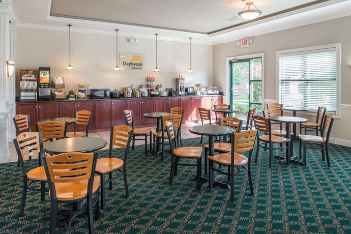 Imagen del bar/restaurante del Hotel Days Inn By Wyndham Paducah. Foto 3