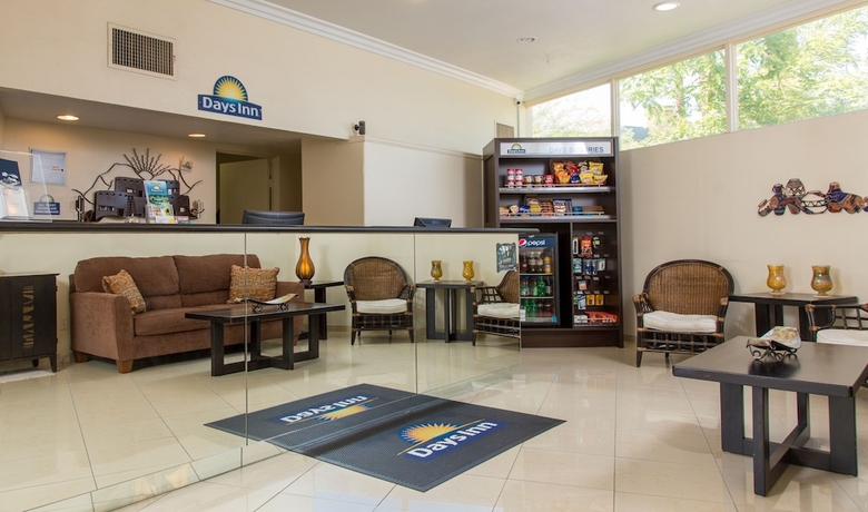 Imagen de los interiores del Hotel Days Inn By Wyndham Palm Springs. Foto 19