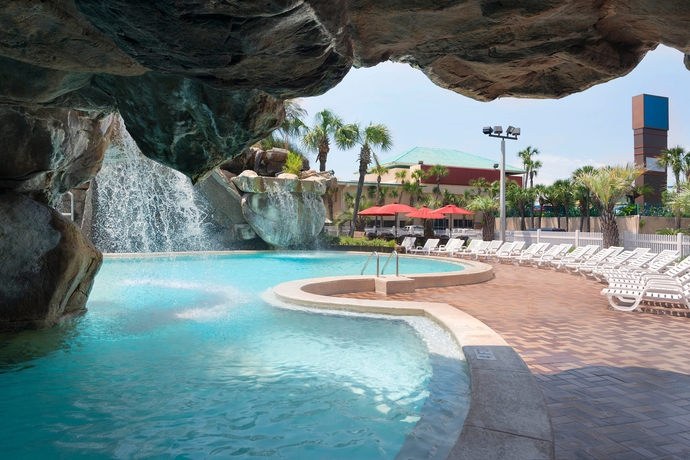 Imagen de la piscina del Hotel Days Inn By Wyndham Panama City Beach/ocean Front. Foto 11