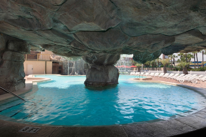 Imagen de la piscina del Hotel Days Inn By Wyndham Panama City Beach/ocean Front. Foto 12