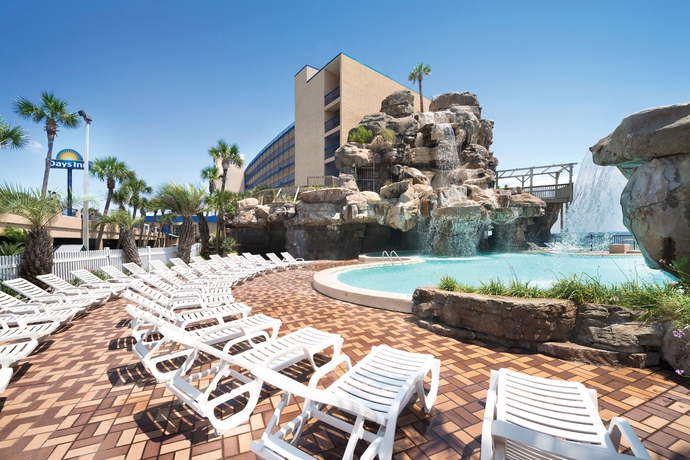 Imagen de la piscina del Hotel Days Inn By Wyndham Panama City Beach/ocean Front. Foto 14