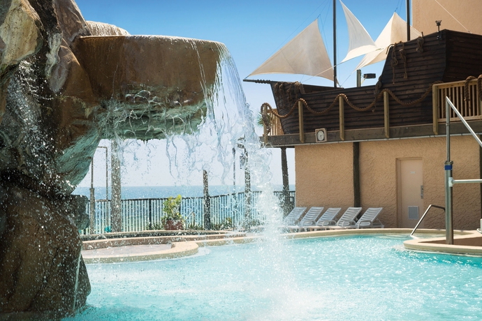 Imagen de la piscina del Hotel Days Inn By Wyndham Panama City Beach/ocean Front. Foto 15