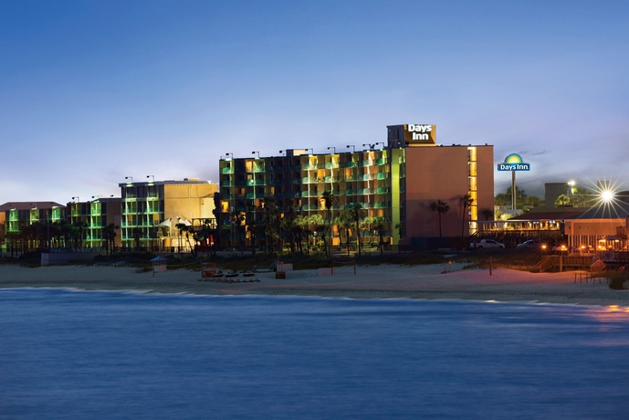 Imagen de los exteriores del Hotel Days Inn By Wyndham Panama City Beach/ocean Front. Foto 10