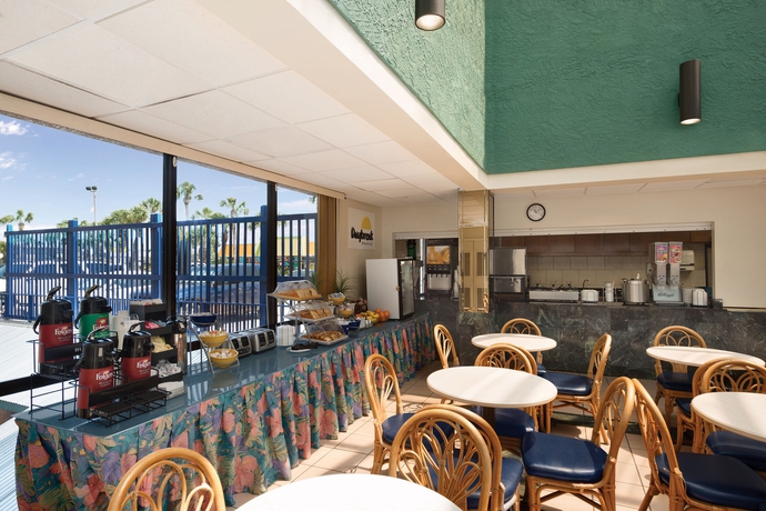 Imagen del bar/restaurante del Hotel Days Inn By Wyndham Panama City Beach/ocean Front. Foto 3
