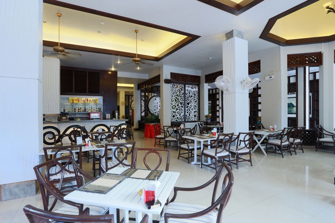 Imagen del bar/restaurante del Hotel Days Inn By Wyndham Patong Beach Phuket. Foto 2