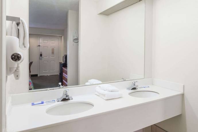 Imagen de la habitación del Hotel Days Inn By Wyndham Petersburg/south Fort Lee. Foto 6