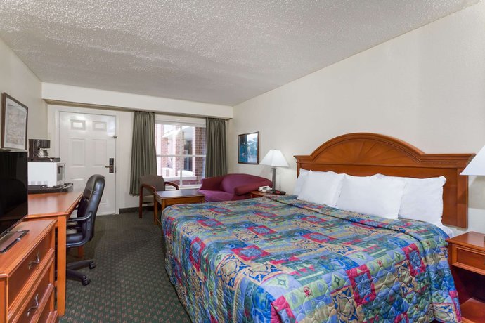 Imagen de la habitación del Hotel Days Inn By Wyndham Petersburg/south Fort Lee. Foto 7