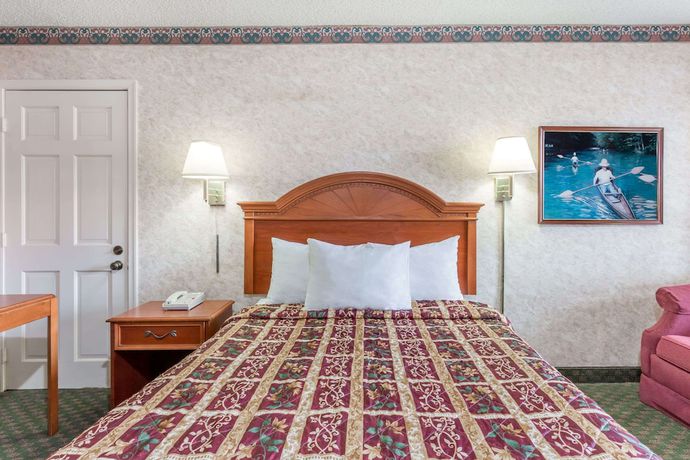 Imagen de la habitación del Hotel Days Inn By Wyndham Petersburg/south Fort Lee. Foto 9