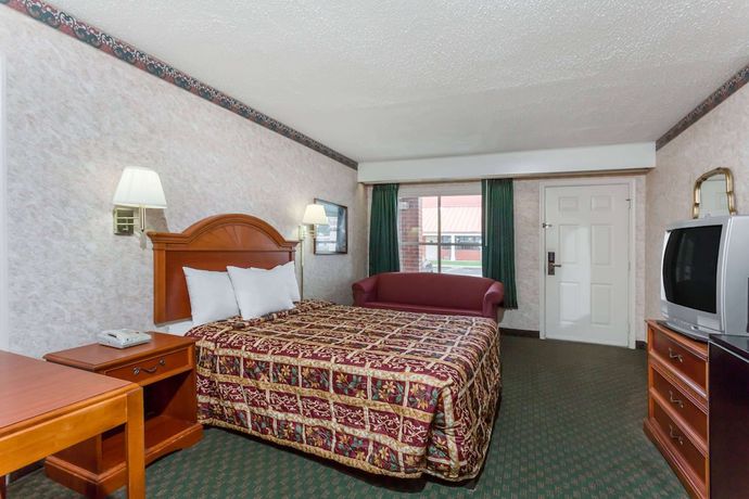Imagen de la habitación del Hotel Days Inn By Wyndham Petersburg/south Fort Lee. Foto 11