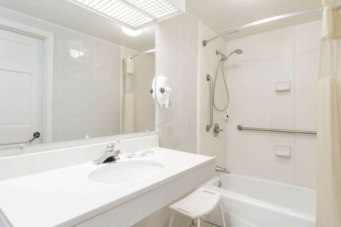 Imagen de la habitación del Hotel Days Inn By Wyndham Petersburg/south Fort Lee. Foto 12