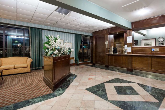 Imagen de los interiores del Hotel Days Inn By Wyndham Petersburg/south Fort Lee. Foto 14