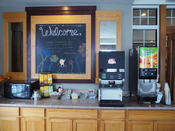 Imagen del bar/restaurante del Hotel Days Inn By Wyndham Petoskey. Foto 2