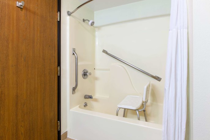 Imagen de la habitación del Hotel Days Inn By Wyndham Petoskey. Foto 8