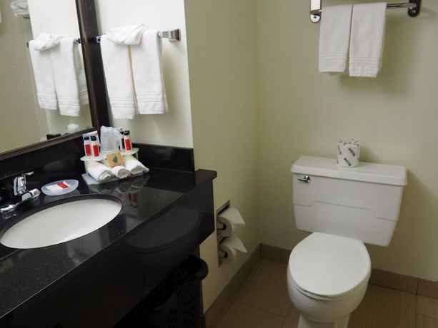Imagen de la habitación del Hotel Days Inn By Wyndham Petoskey. Foto 11