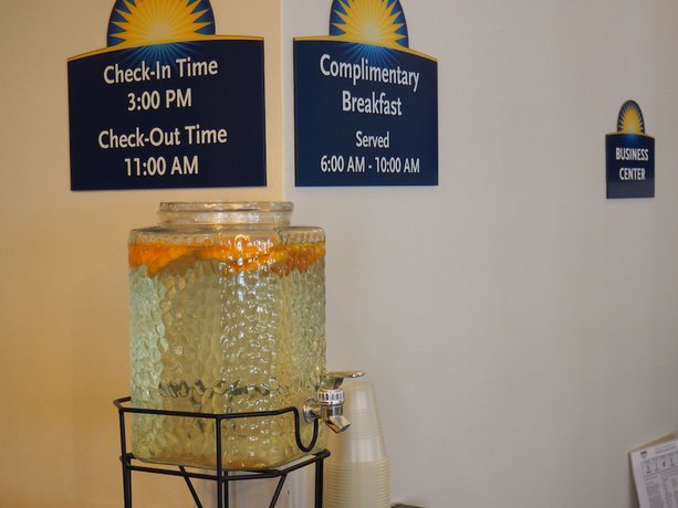 Imagen de los interiores del Hotel Days Inn By Wyndham Petoskey. Foto 18