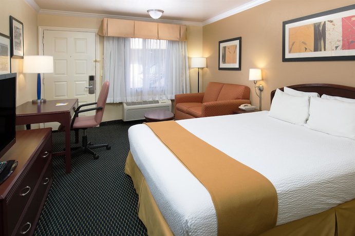 Imagen de la habitación del Hotel Days Inn By Wyndham Pinole Berkeley. Foto 7