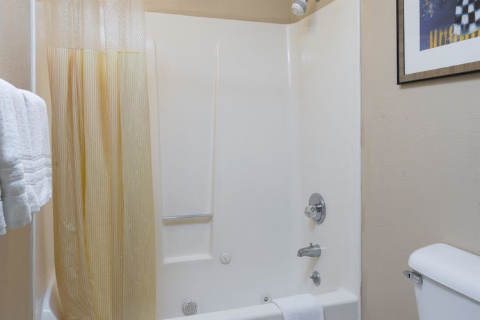 Imagen de la habitación del Hotel Days Inn By Wyndham Pinole Berkeley. Foto 8