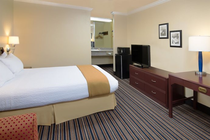 Imagen de la habitación del Hotel Days Inn By Wyndham Pinole Berkeley. Foto 9