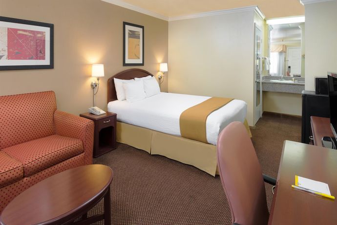 Imagen de la habitación del Hotel Days Inn By Wyndham Pinole Berkeley. Foto 11