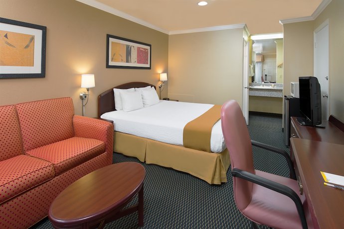 Imagen de la habitación del Hotel Days Inn By Wyndham Pinole Berkeley. Foto 14