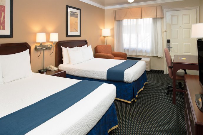 Imagen de la habitación del Hotel Days Inn By Wyndham Pinole Berkeley. Foto 15