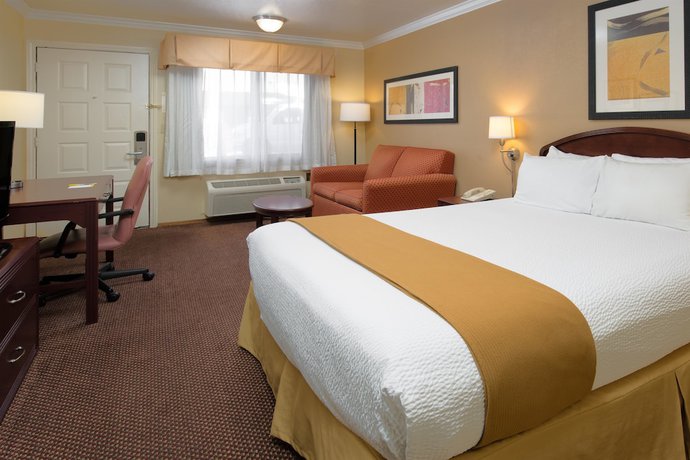 Imagen de la habitación del Hotel Days Inn By Wyndham Pinole Berkeley. Foto 16