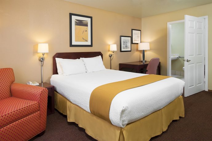 Imagen de la habitación del Hotel Days Inn By Wyndham Pinole Berkeley. Foto 17