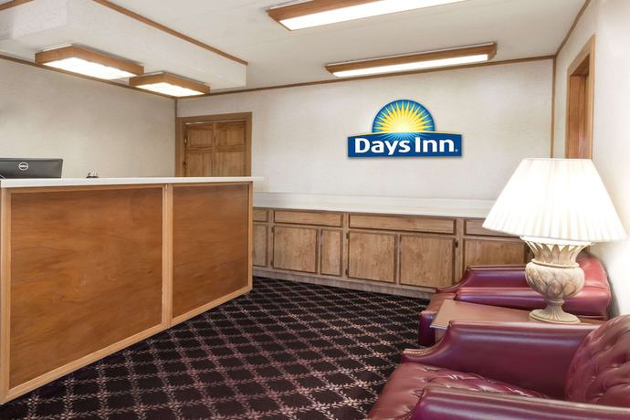 Imagen de los interiores del Hotel Days Inn By Wyndham Plymouth. Foto 10