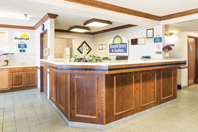 Imagen de los interiores del Hotel Days Inn By Wyndham Pontoon Beach. Foto 11