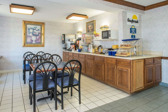 Imagen del bar/restaurante del Hotel Days Inn By Wyndham Pontoon Beach. Foto 3