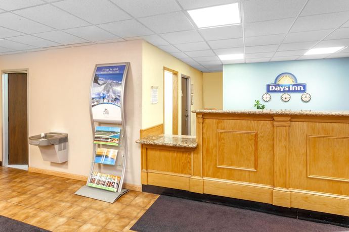 Imagen de los interiores del Hotel Days Inn By Wyndham Portage. Foto 9