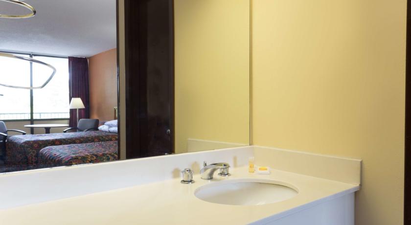 Imagen de la habitación del Hotel Days Inn By Wyndham Raleigh Downtown South. Foto 4