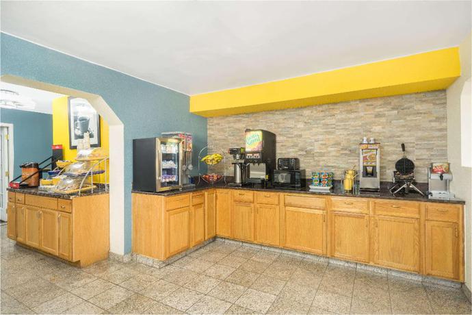 Imagen del bar/restaurante del Hotel Days Inn By Wyndham Raleigh Midtown. Foto 1