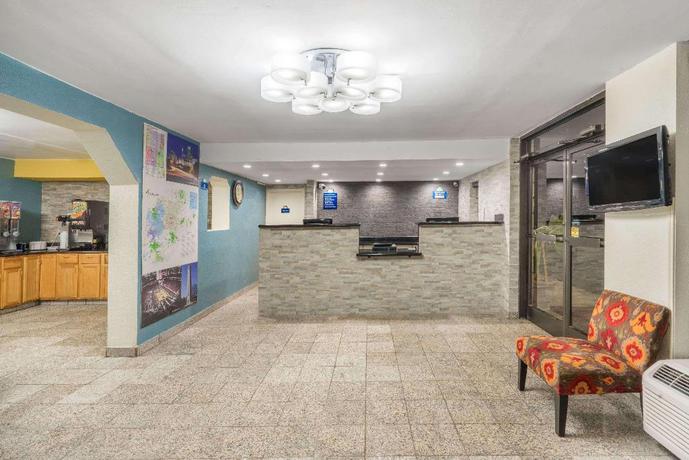 Imagen de los interiores del Hotel Days Inn By Wyndham Raleigh Midtown. Foto 17