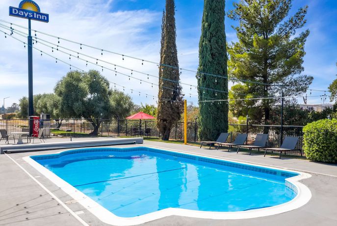 Imagen de la piscina del Hotel Days Inn By Wyndham Red Bluff. Foto 20