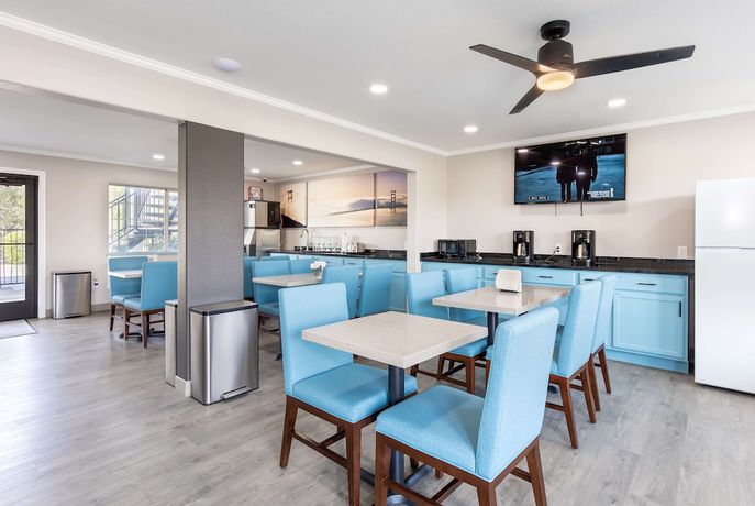 Imagen del bar/restaurante del Hotel Days Inn By Wyndham Red Bluff. Foto 3