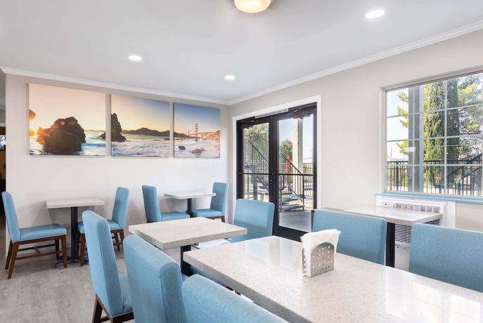 Imagen del bar/restaurante del Hotel Days Inn By Wyndham Red Bluff. Foto 4