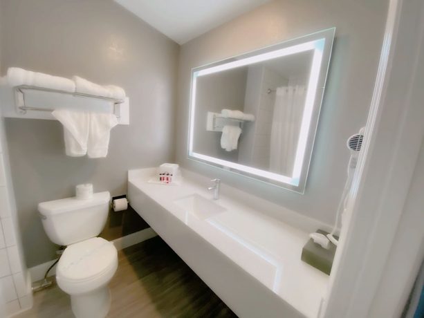 Imagen de la habitación del Hotel Days Inn By Wyndham Redwood City. Foto 10