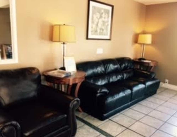 Imagen de los interiores del Hotel Days Inn By Wyndham Redwood City. Foto 16