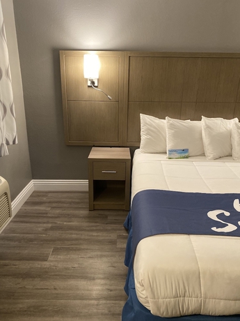 Imagen de la habitación del Hotel Days Inn By Wyndham Redwood City. Foto 11