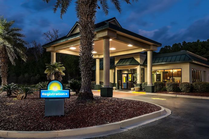 Imagen general del Hotel Days Inn By Wyndham Richmond Hill/savannah. Foto 4