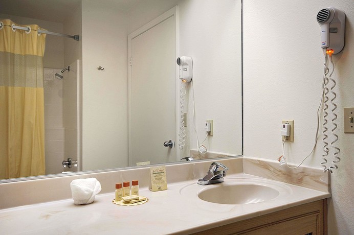 Imagen de la habitación del Hotel Days Inn By Wyndham Riverside Tyler Mall. Foto 5