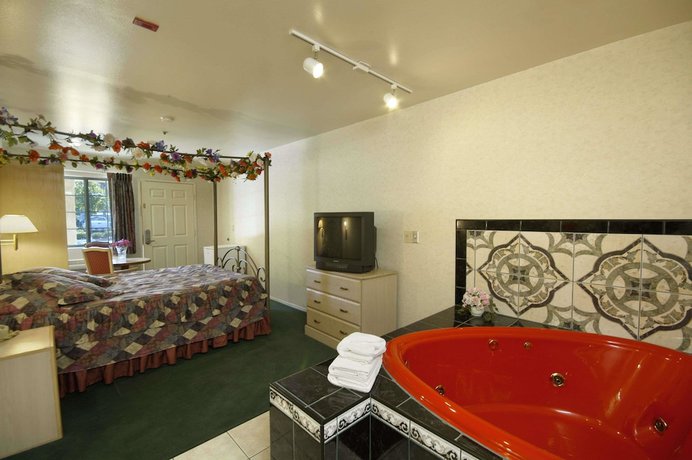 Imagen de la habitación del Hotel Days Inn By Wyndham Riverside Tyler Mall. Foto 7