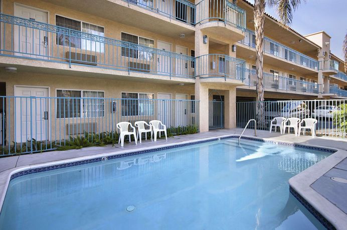 Imagen de la piscina del Hotel Days Inn By Wyndham Riverside Tyler Mall. Foto 9