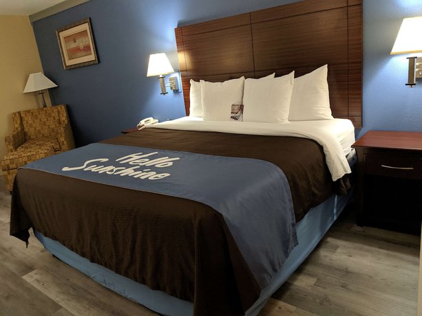 Imagen de la habitación del Hotel Days Inn By Wyndham Rosenberg. Foto 1