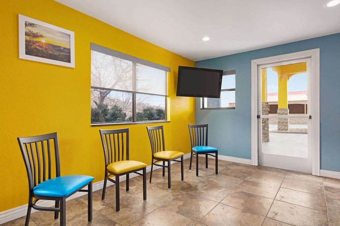 Imagen de los interiores del Hotel Days Inn By Wyndham Ruidoso Downs. Foto 20